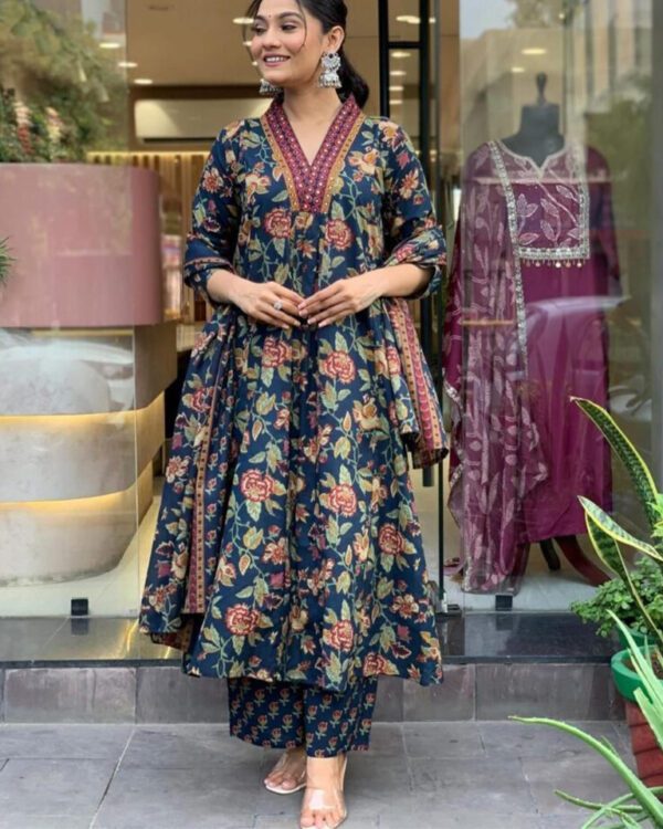 stylish alia cut set