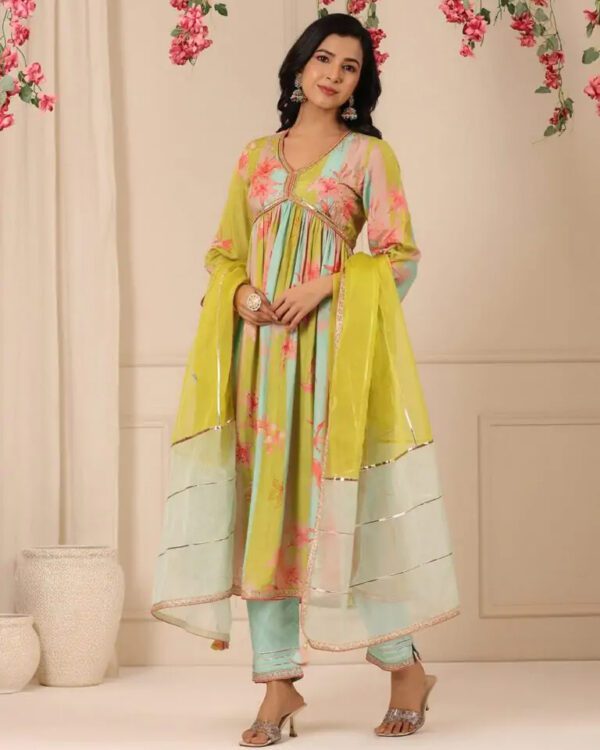Stylish MUSLIN ALIA CUT Suit Set