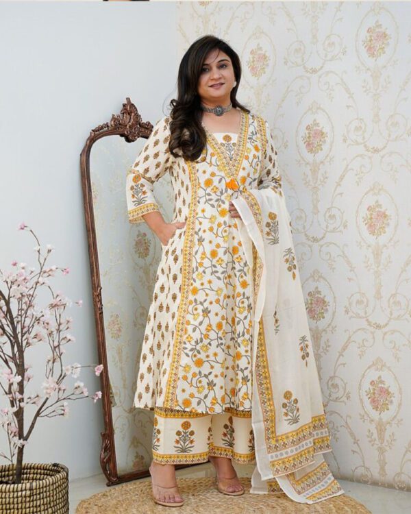 New stylish print Kurti Pant set