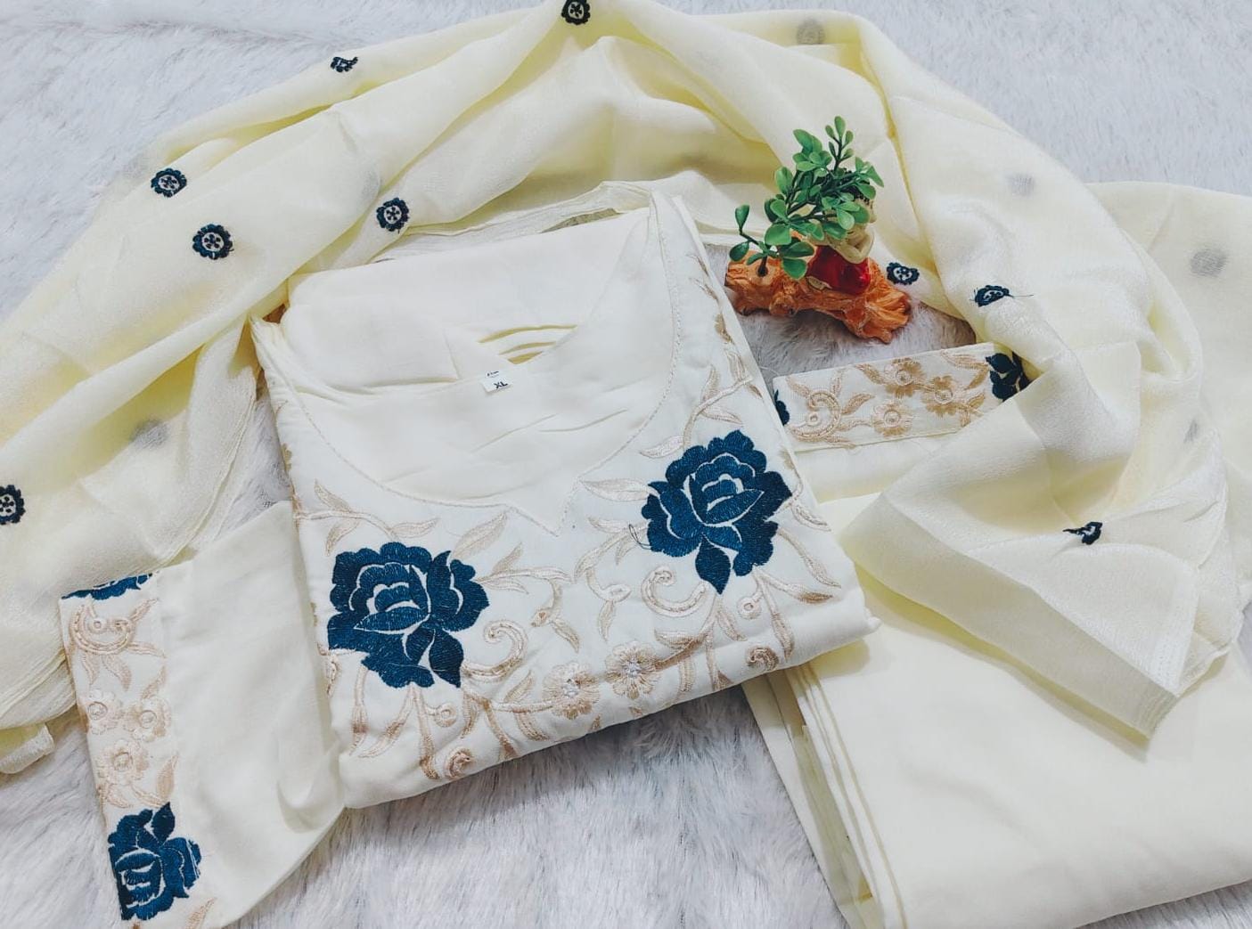 chanderi silk Kurti with Pant with Dupatta - Image 7