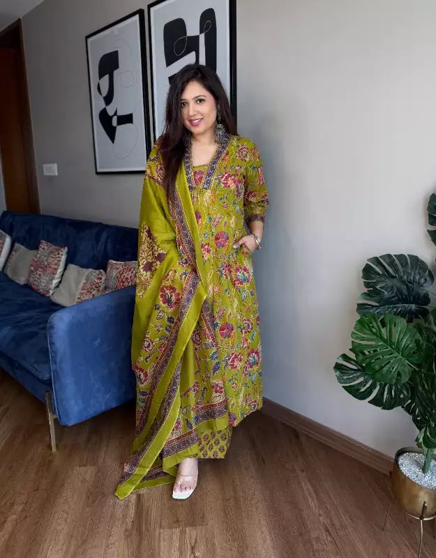 beautiful straight alia cut set with beautiful print - Image 5